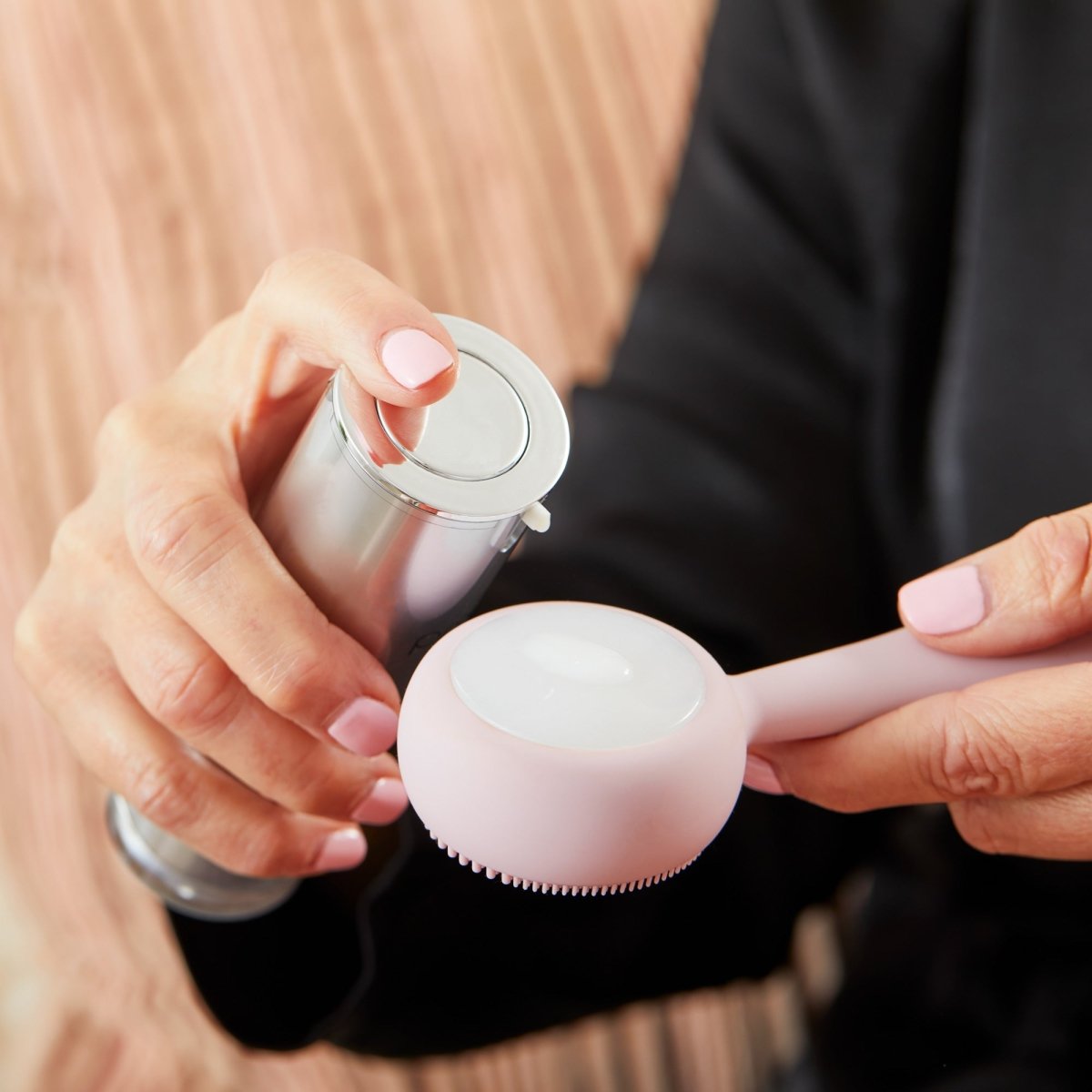 4002-CBPinkJ? Image of Serum being added to the PMD Clean Pro Jade stone
