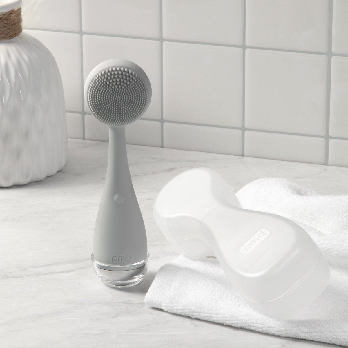 4001-CASE?PMD Clean in concrete on counter with storage case and white handtowel